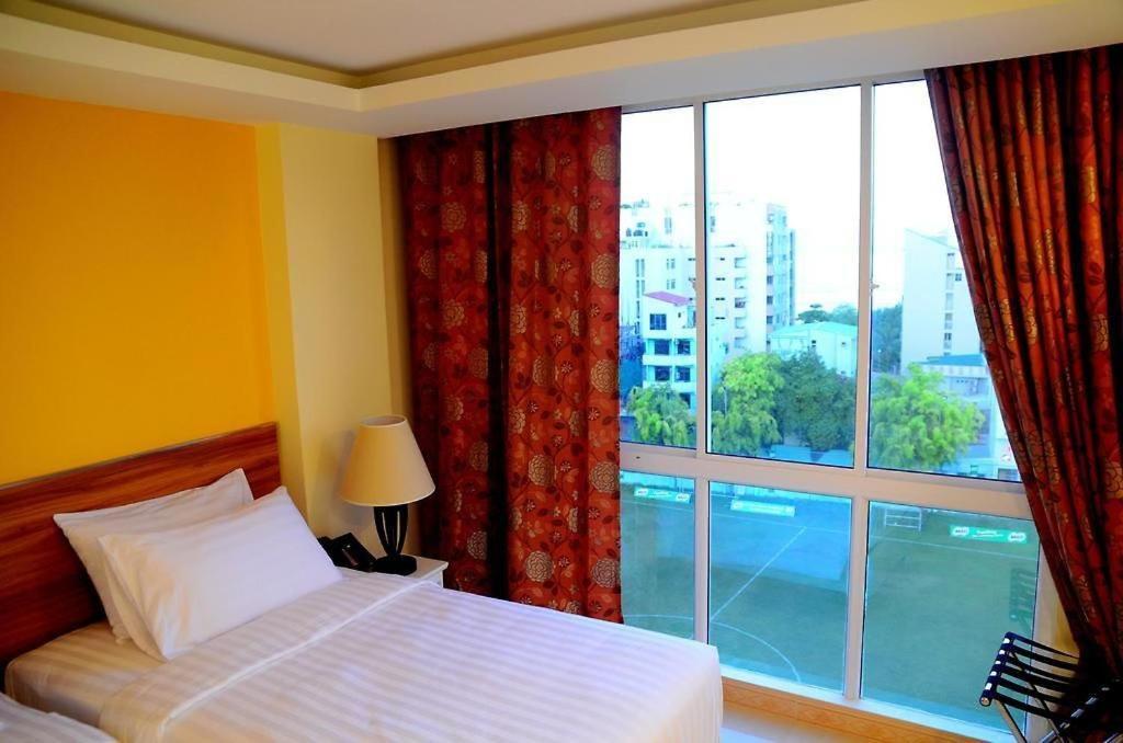 Hotel The Grand View à Malé Extérieur photo