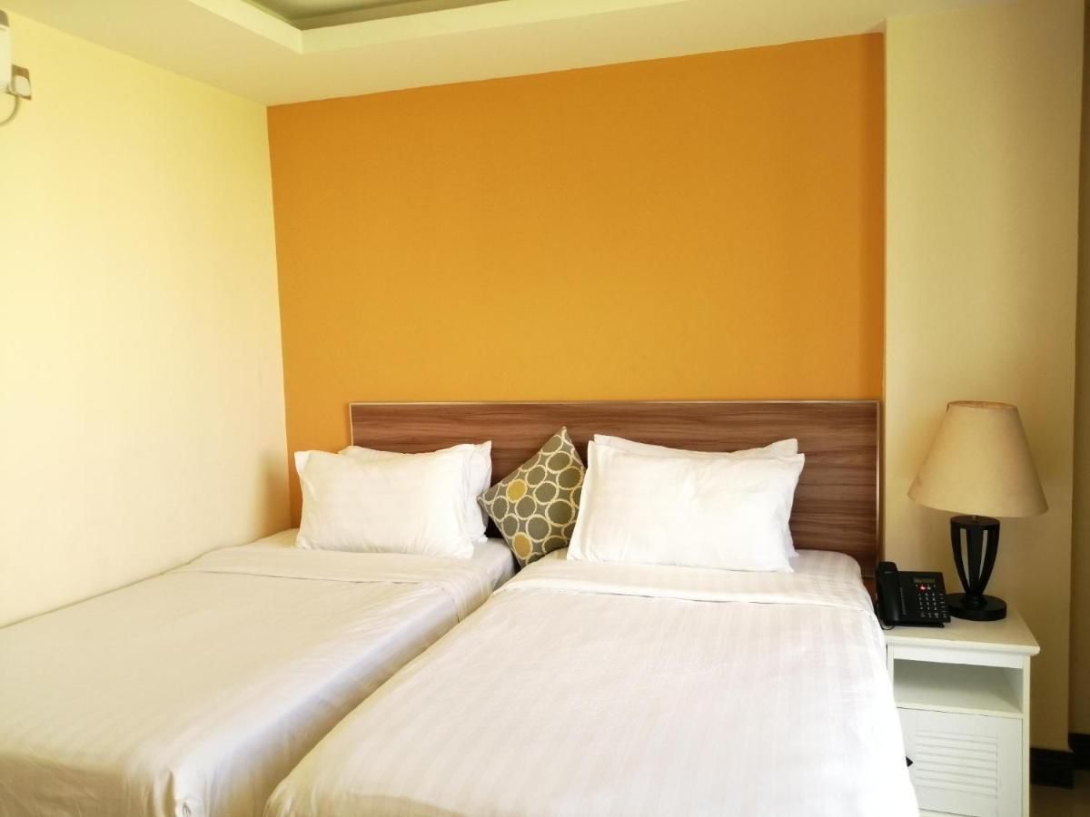 Hotel The Grand View à Malé Extérieur photo