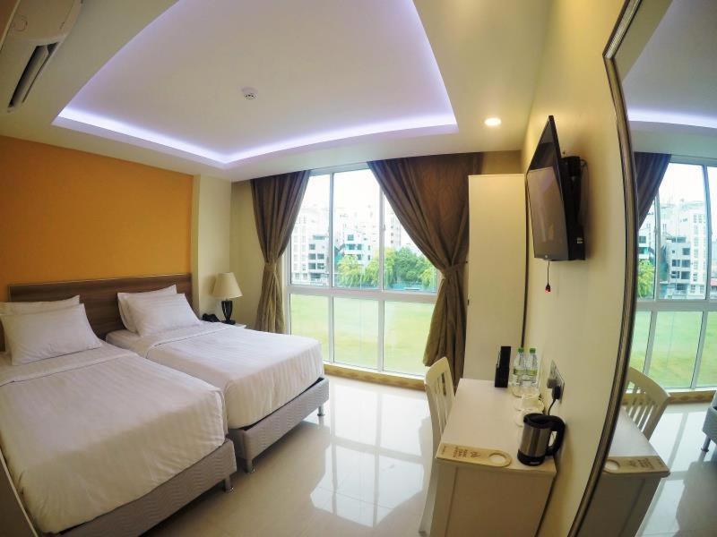 Hotel The Grand View à Malé Extérieur photo